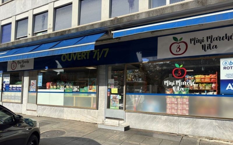 Umgebung eines Geschäfts, in dem sich ein Bitcoin-Geldautomat befindet.