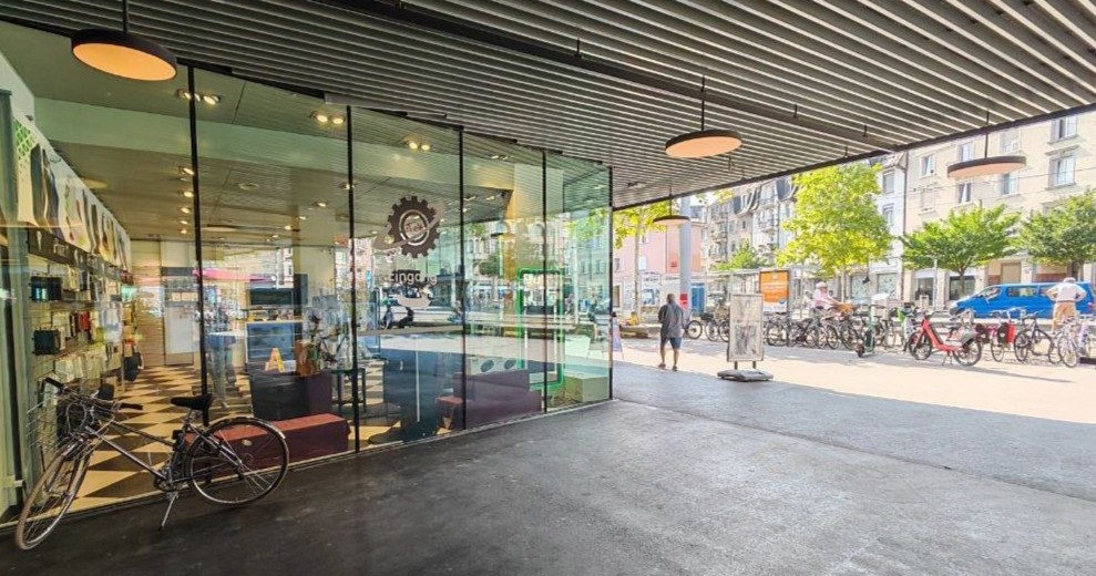 Im Geschäft Itek befindet sich ein Bitcoin-Automat.