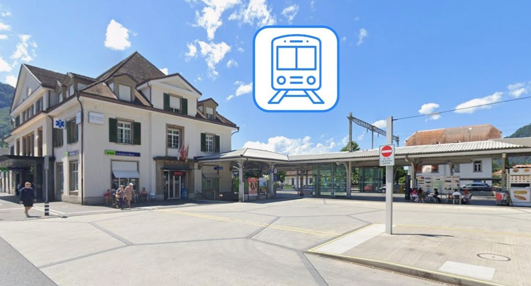 Nächstgelegene Bushaltestelle und Bahnhof Interlaken West, nur 2–3 Gehminuten vom Bitcoin ATM an der Bahnhofstrasse 23d entfernt.